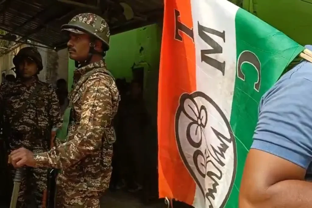 कोलकाता: तृणमूल प्रत्याशी देबाशिस कुमार के घर और चुनावी कार्यालय पर आयकर विभाग का छापा, ED के बाद अब IT के निशाने पर