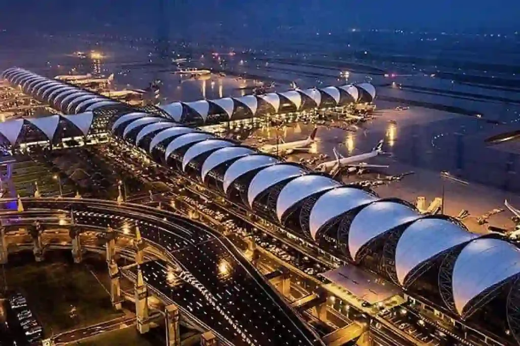 Pune Airport Incident: वायुसेना विमान की हार्ड लैंडिंग से हड़कंप, उड़ान संचालन प्रभावित