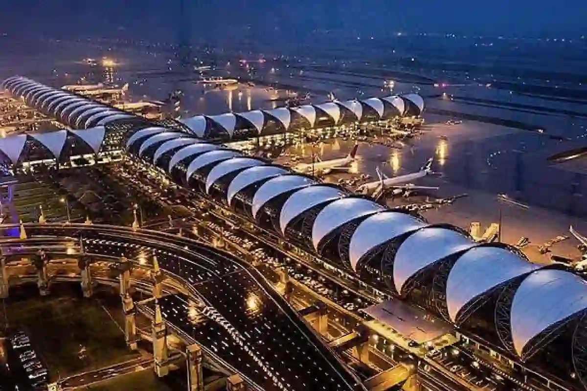 Pune Airport Incident: वायुसेना विमान की हार्ड लैंडिंग से हड़कंप, उड़ान संचालन प्रभावित