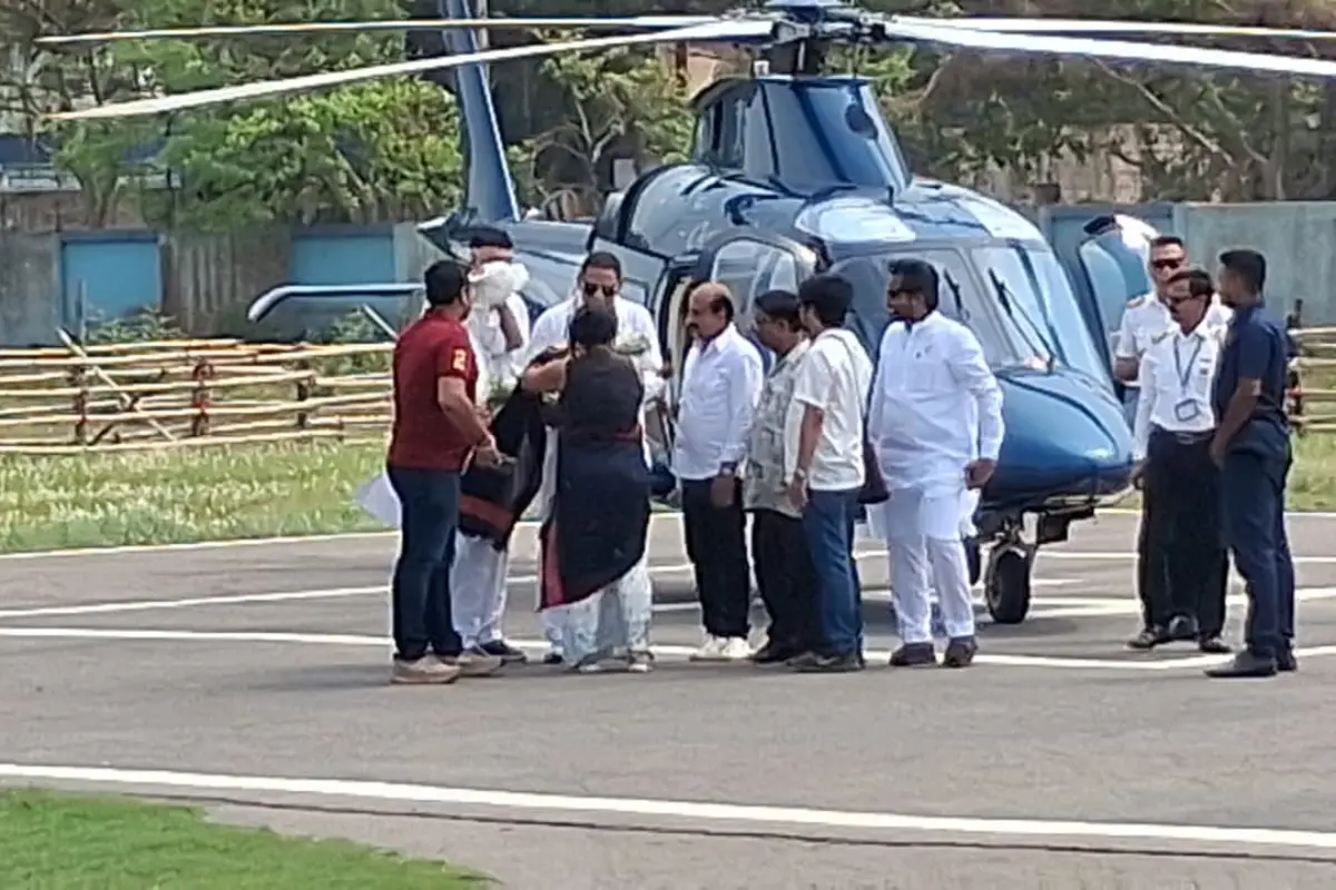 मुर्शिदाबाद पहुँचे पूर्व क्रिकेट कप्तान अजहरुद्दीन, राणीनगर-दौलताबाद-मुर्शिदाबाद में कांग्रेस प्रत्याशियों के समर्थन में करेंगे रोड शो