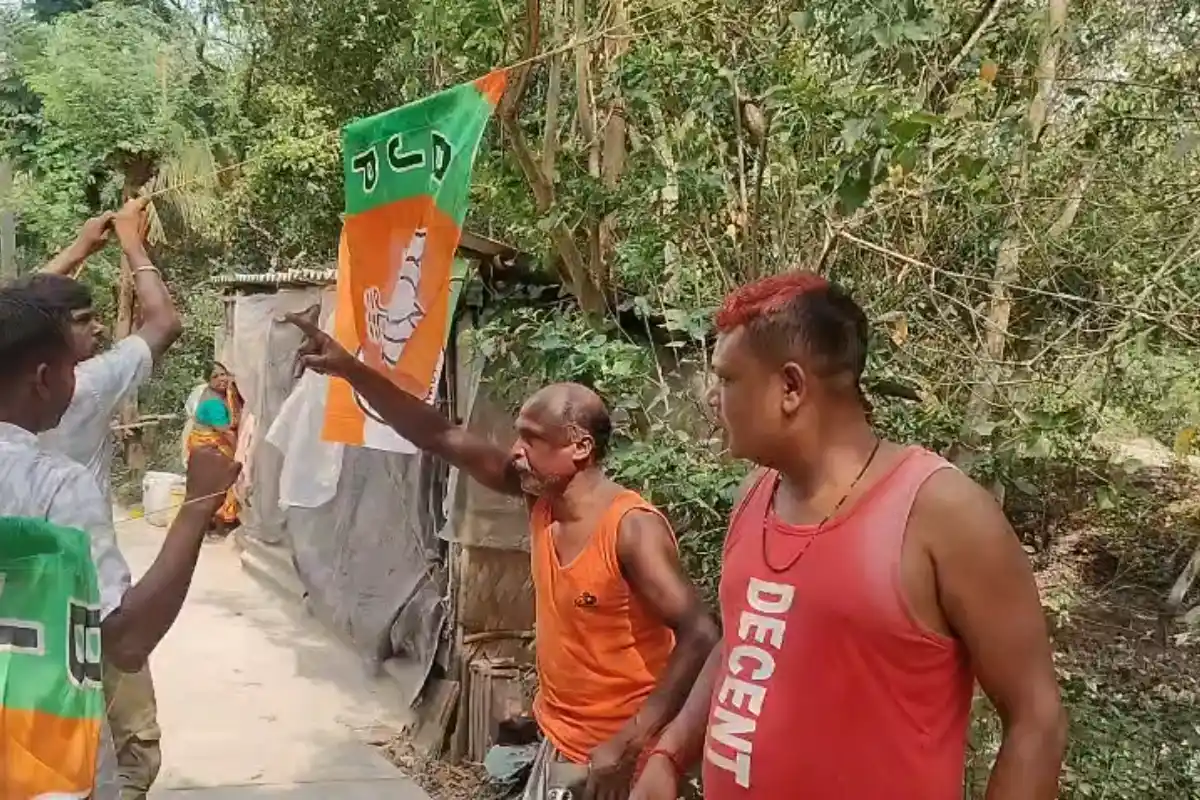 Sandeshkhali BJP TMC clash booth flag attack Bengal election 2026: शेख शाहजहां के बूथ पर BJP का झंडा लगाने गए कार्यकर्ताओं पर हमले का आरोप, तृणमूल ने किया खंडन, वायरल वीडियो