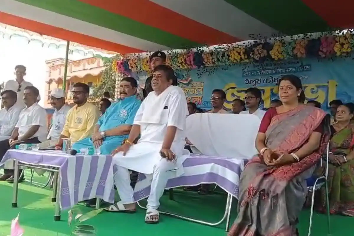 पूर्व बर्धमान के मंगलकोट में अनुब्रत मंडल की चुनावी सभा, तृणमूल प्रत्याशी अपूर्व चौधरी के समर्थन में उमड़ी हजारों की भीड़