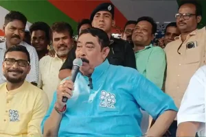 Bengal Politics: पूर्व बर्धमान के मंगलकोट में अनुब्रत मंडल की चुनावी सभा, तृणमूल प्रत्याशी अपूर्व चौधरी के समर्थन में उमड़ी हजारों की भीड़