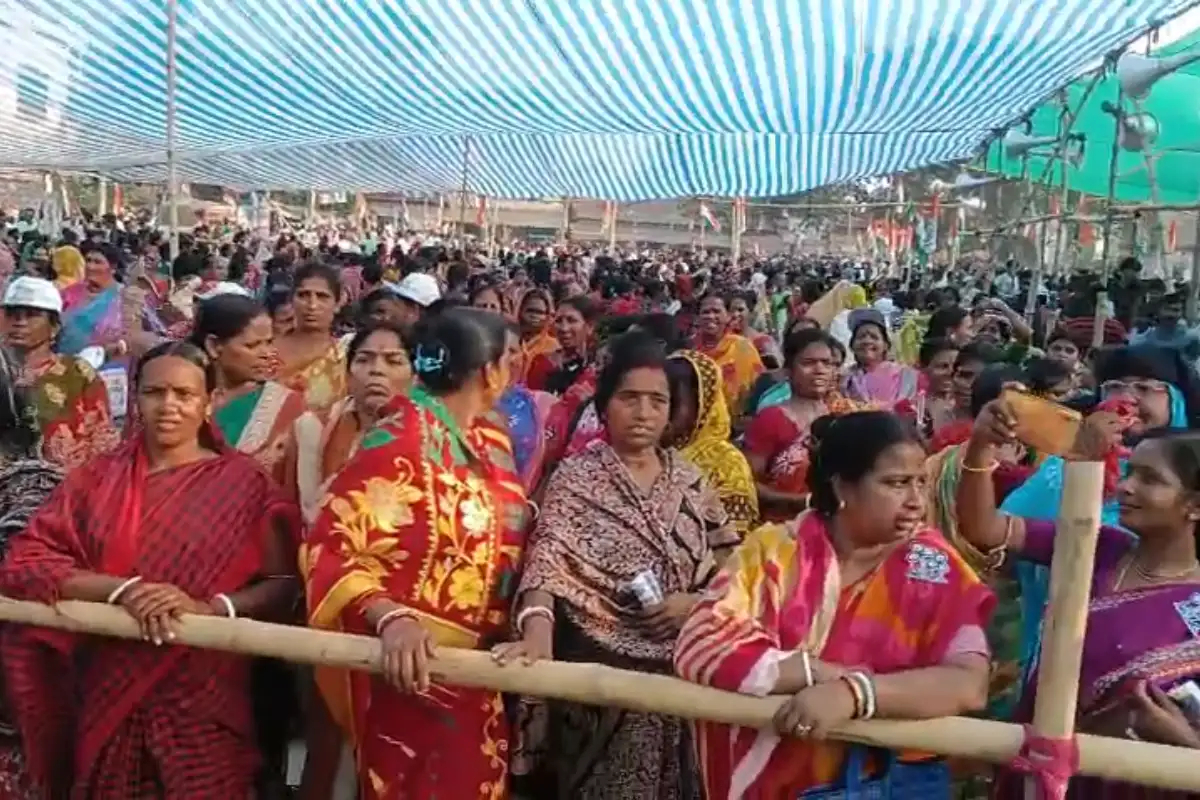 पूर्व बर्धमान के मंगलकोट में अनुब्रत मंडल की चुनावी सभा, तृणमूल प्रत्याशी अपूर्व चौधरी के समर्थन में उमड़ी हजारों की भीड़