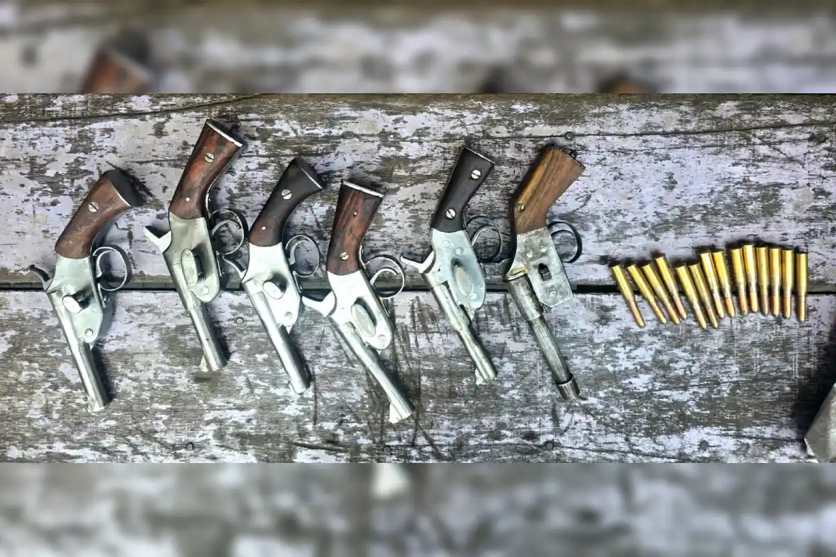 Kolkata Rajabazar arms seizure Bihar smuggler arrested: कोलकाता के राजाबाजार में हथियार तस्कर गिरफ्तार: बिहार के नालंदा से आया युवक, 6 अग्नेयास्त्र और 14 जिंदा कारतूस बरामद