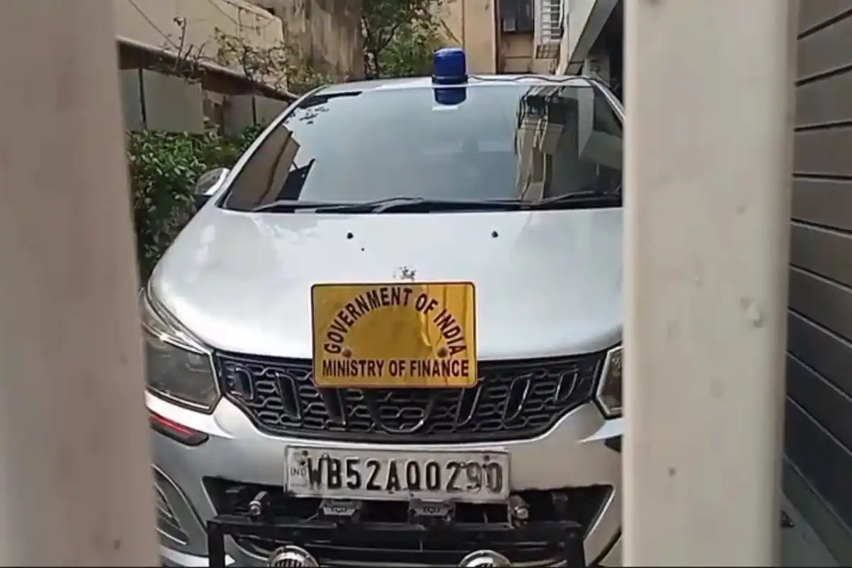 ED raid Kolkata Deputy Police Commissioner Shantanu Sinha Biswas: बालीगंज में डिप्टी पुलिस आयुक्त के घर पर छापा