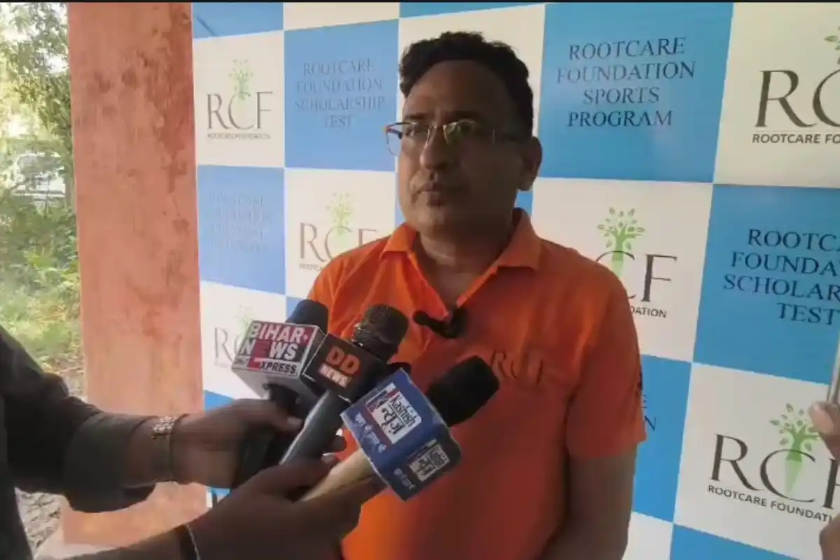 Root Care Foundation Siwan honor ceremony: सिवान में रूट केयर फाउंडेशन का सम्मान कार्यक्रम, शिक्षा और समाज सेवा को बढ़ावा