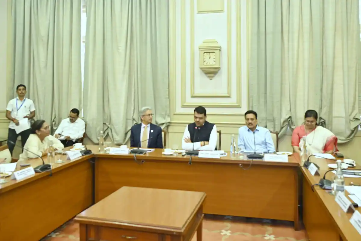 Maharashtra heat action plan: मुख्यमंत्री फडणवीस ने महाराष्ट्र के लिए हीट एक्शन प्लान और नागपुर आईआईएम में हीट रेजिलियंस सेंटर की घोषणा की।