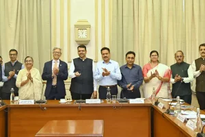 Maharashtra News: मुंबई में ‘हीट रेजिलियंस सेंटर’ की स्थापना, मुख्यमंत्री फडणवीस बोले — अत्यधिक गर्मी से निपटने के लिए बनेगा राज्यव्यापी हीट एक्शन प्लान