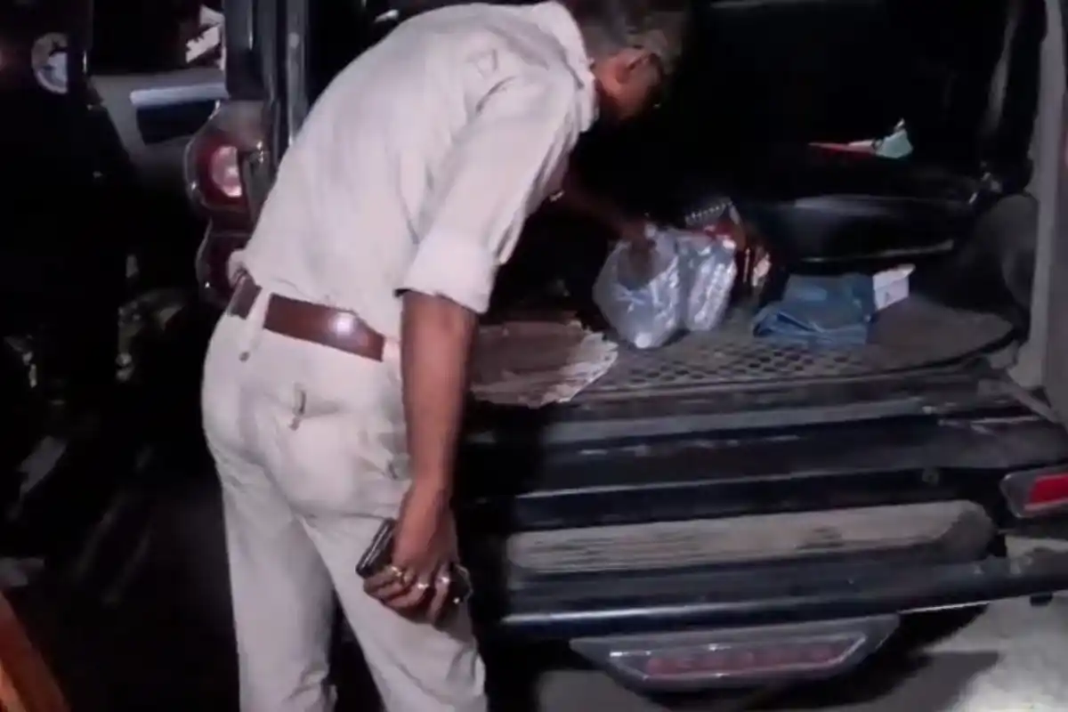 BJP candidate car search Bangaon North West Bengal: बनगांव उत्तर में चुनाव के दौरान भाजपा उम्मीदवार की गाड़ी की जांच