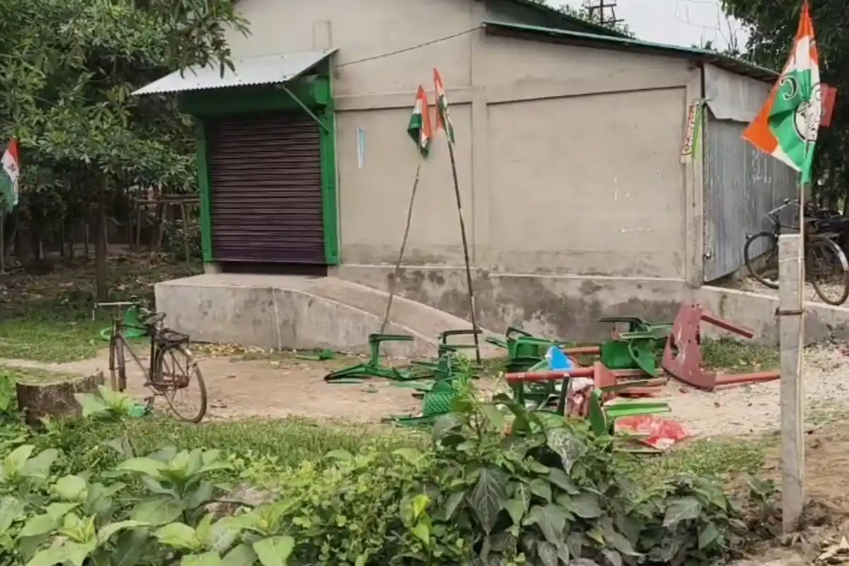 Tufanganj booth jamming Police Action Cooch Behar: तूफानगंज में बूथ जाम के आरोप के बाद पुलिस ने दोनों दलों के कैंप हटाए