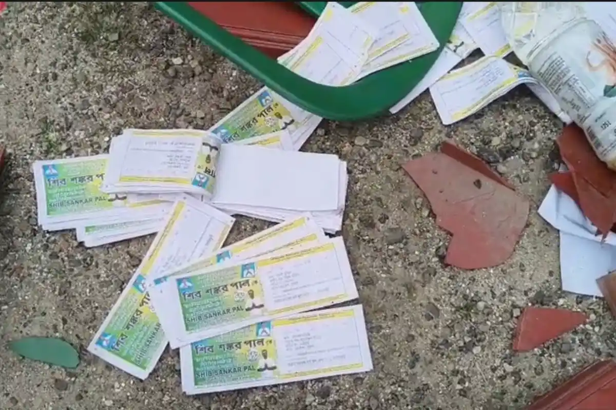 Tufanganj booth jamming Police Action Cooch Behar: तूफानगंज में बूथ जाम के आरोप के बाद पुलिस ने दोनों दलों के कैंप हटाए