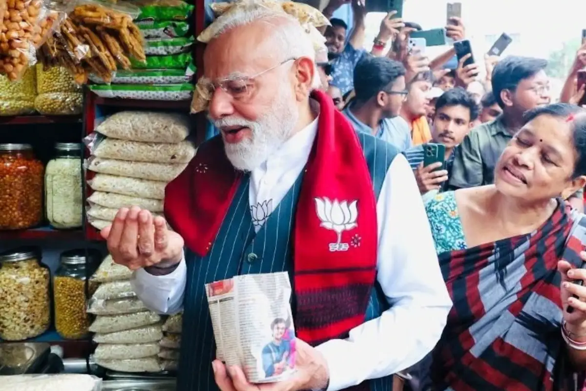 ‘झालमुड़ी’ पर सियासत गरम, पीएम मोदी ने कहा “मैंने खाई, मिर्ची TMC को लगी”