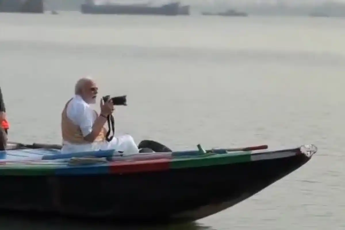 PM Modi Hooghly River boat ride Kolkata: प्रधानमंत्री ने हुगली नदी पर नाव से सैर कर कोलकाता के सुंदर नजारे देखे