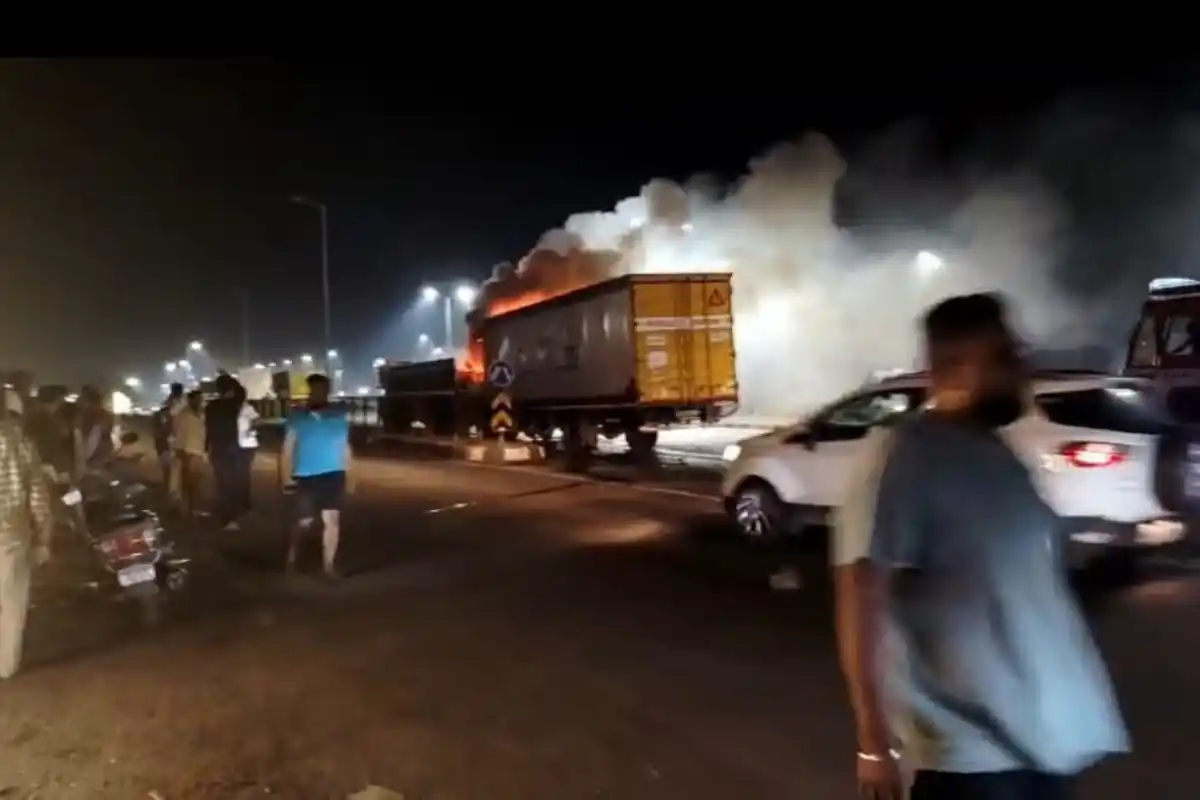 Mouda Nagpur Bhandara Road truck accident: मौदा में ट्रक और कंटेनर की टक्कर में चालक की मौत, क्लीनर घायल