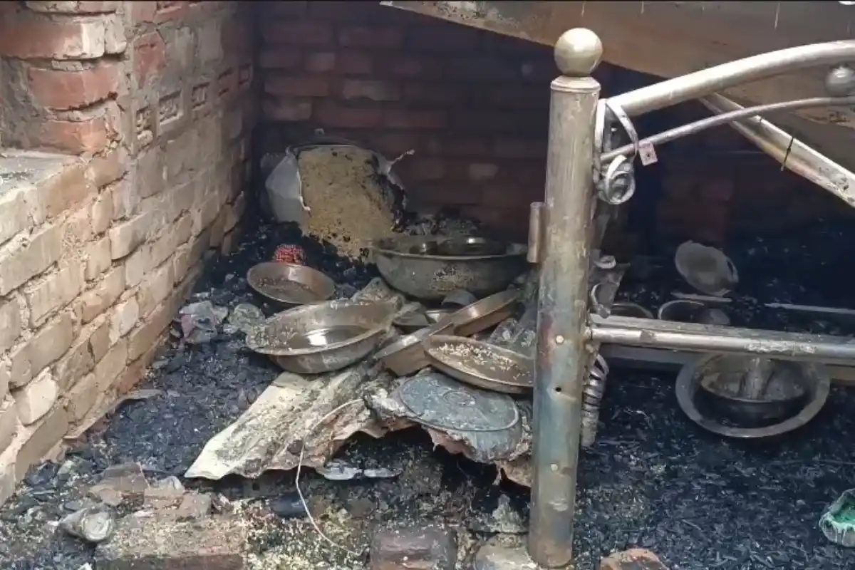 Malda Labourer house fire Harishchandrapur: मालदा में भीषण आग में दिन मजदूर परिवार का घर जलकर राख, सब कुछ हुआ खत्म