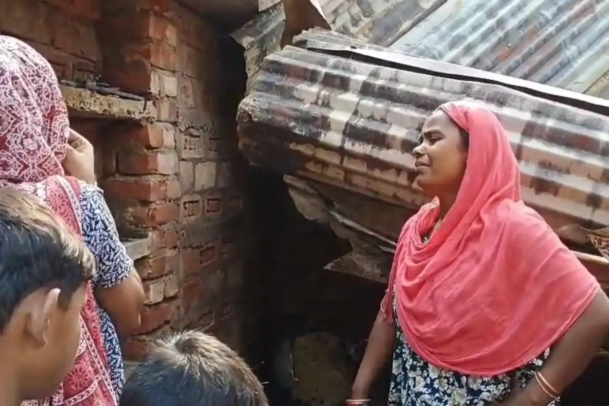 Malda Labourer house fire Harishchandrapur: मालदा में भीषण आग में दिन मजदूर परिवार का घर जलकर राख, सब कुछ हुआ खत्म