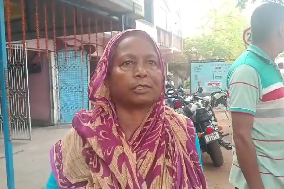 Durgapur Dumper Accident woman death Tractor overturn Road block: डंपर की टक्कर से महिला की मौत, बचाने में ट्रैक्टर पलटा, सड़क जाम