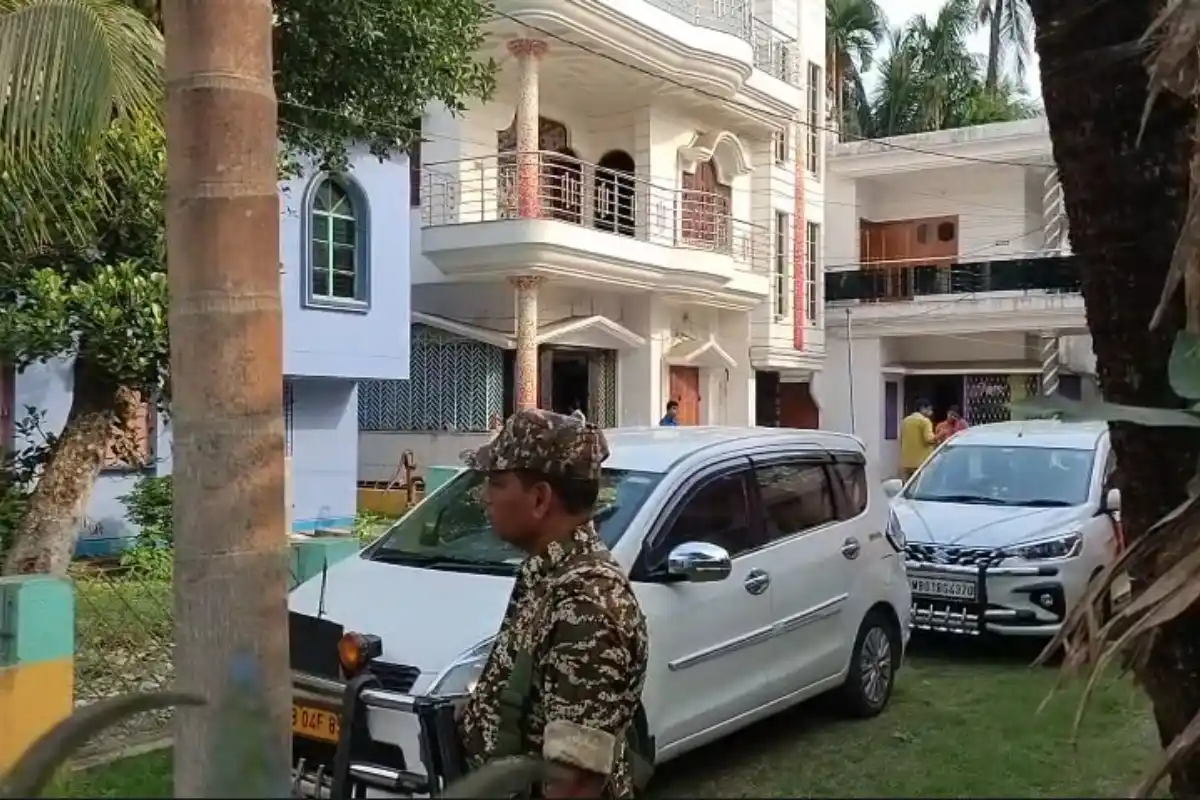 ED raid Habra ration corruption case West Bengal: हाबड़ा में सुबह-सुबह दो जगह ईडी की छापेमारी, जांच फिर तेज