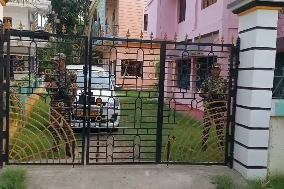 ED raid Habra ration corruption case West Bengal: हाबड़ा में सुबह-सुबह दो जगह ईडी की छापेमारी, जांच फिर तेज