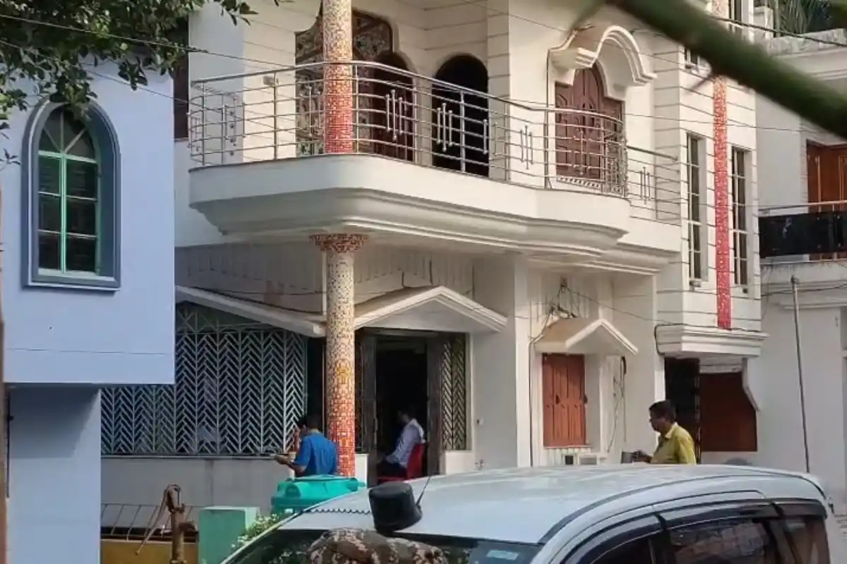 ED raid Habra ration corruption case West Bengal: हाबड़ा में सुबह-सुबह दो जगह ईडी की छापेमारी, जांच फिर तेज