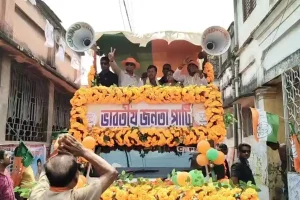 Bengal Election: नदिया के शांतिपुर में BJP राष्ट्रीय अध्यक्ष नीतिन नबीन की भव्य पदयात्रा, राम-सीता-हनुमान की झांकी बनी आकर्षण का केंद्र, 29 अप्रैल को मतदान