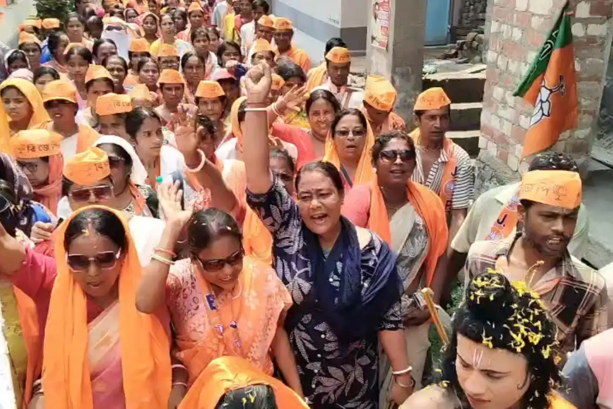 Bengal Election: नदिया के शांतिपुर में BJP राष्ट्रीय अध्यक्ष नीतिन नबीन की भव्य पदयात्रा, राम-सीता-हनुमान की झांकी बनी आकर्षण का केंद्र, 29 अप्रैल को मतदान