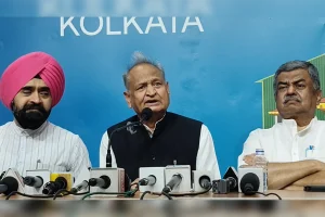 Ashok Gehlot on Bengal Polls: कोलकाता प्रेस क्लब में राजस्थान के पूर्व CM अशोक गहलोत, “BJP जीती तो बंगाल की लोकतंत्र खतरे में”