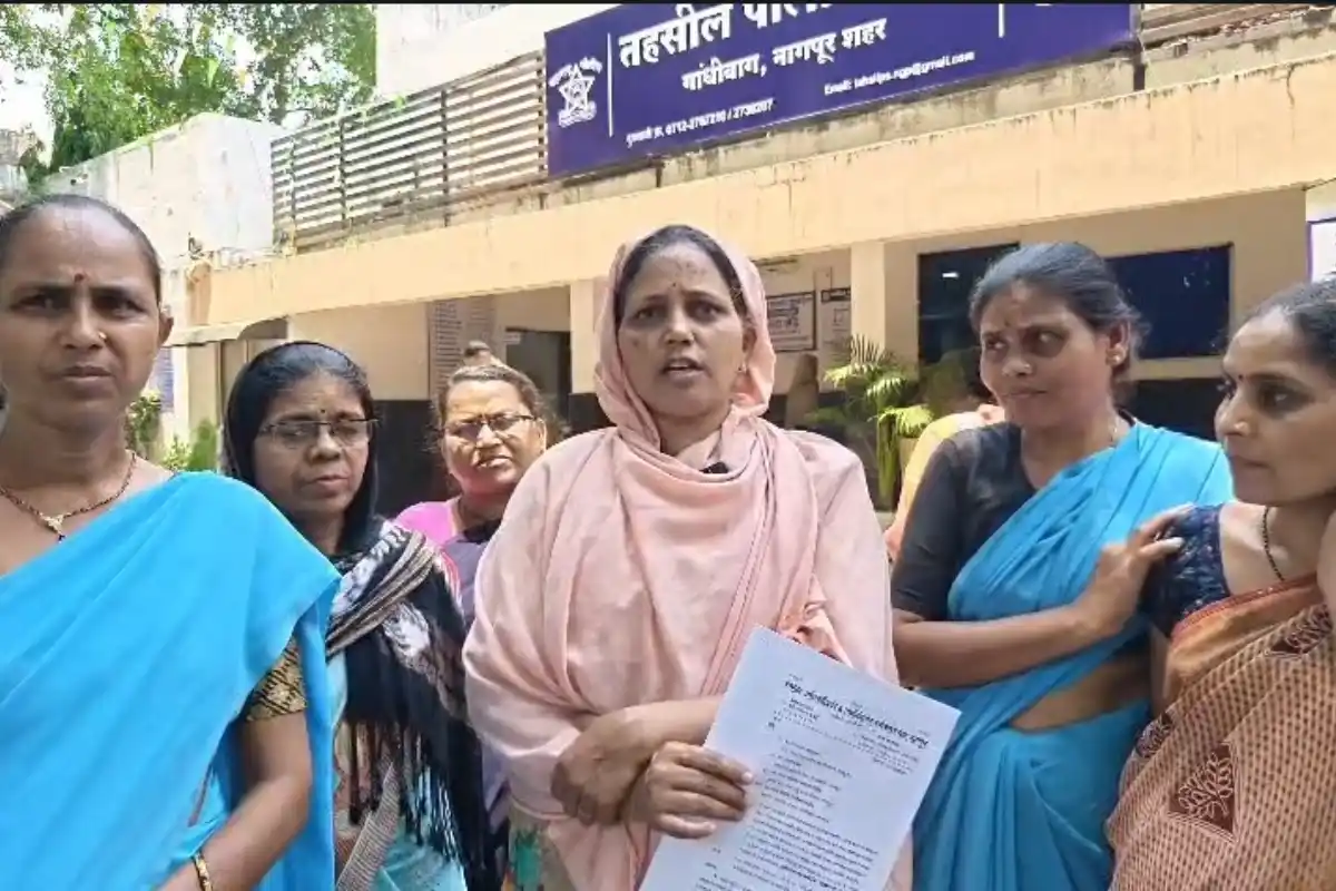 Nagpur Daga Memorial women Hospital sanitation workers protest: नागपुर अस्पताल में महिला सफाई कर्मचारियों का हक के लिए आंदोलन तेज