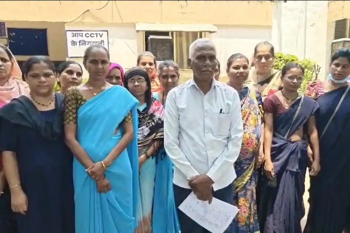 Nagpur Daga Memorial women Hospital sanitation workers protest: नागपुर अस्पताल में महिला सफाई कर्मचारियों का हक के लिए आंदोलन तेज