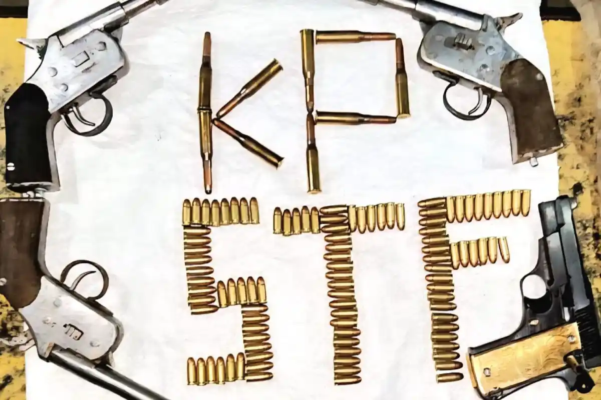 Kolkata STF arms seizure Chitpur: कोलकाता में छापे के दौरान आरोपी के पास से कई हथियार बरामद