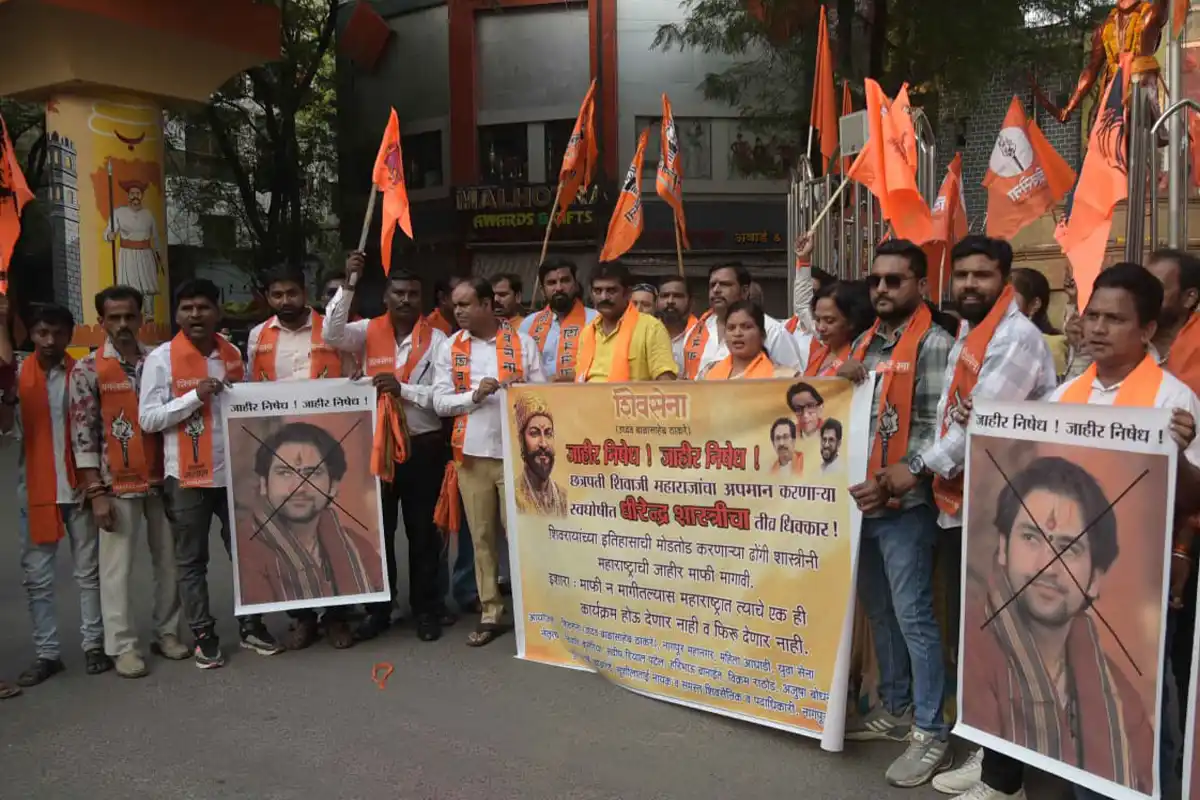Shiv Sena protest against Dhirendra Shastri Nagpur: शिवरायों के अपमान पर नागपुर में तेज विरोध और माफी की मांग