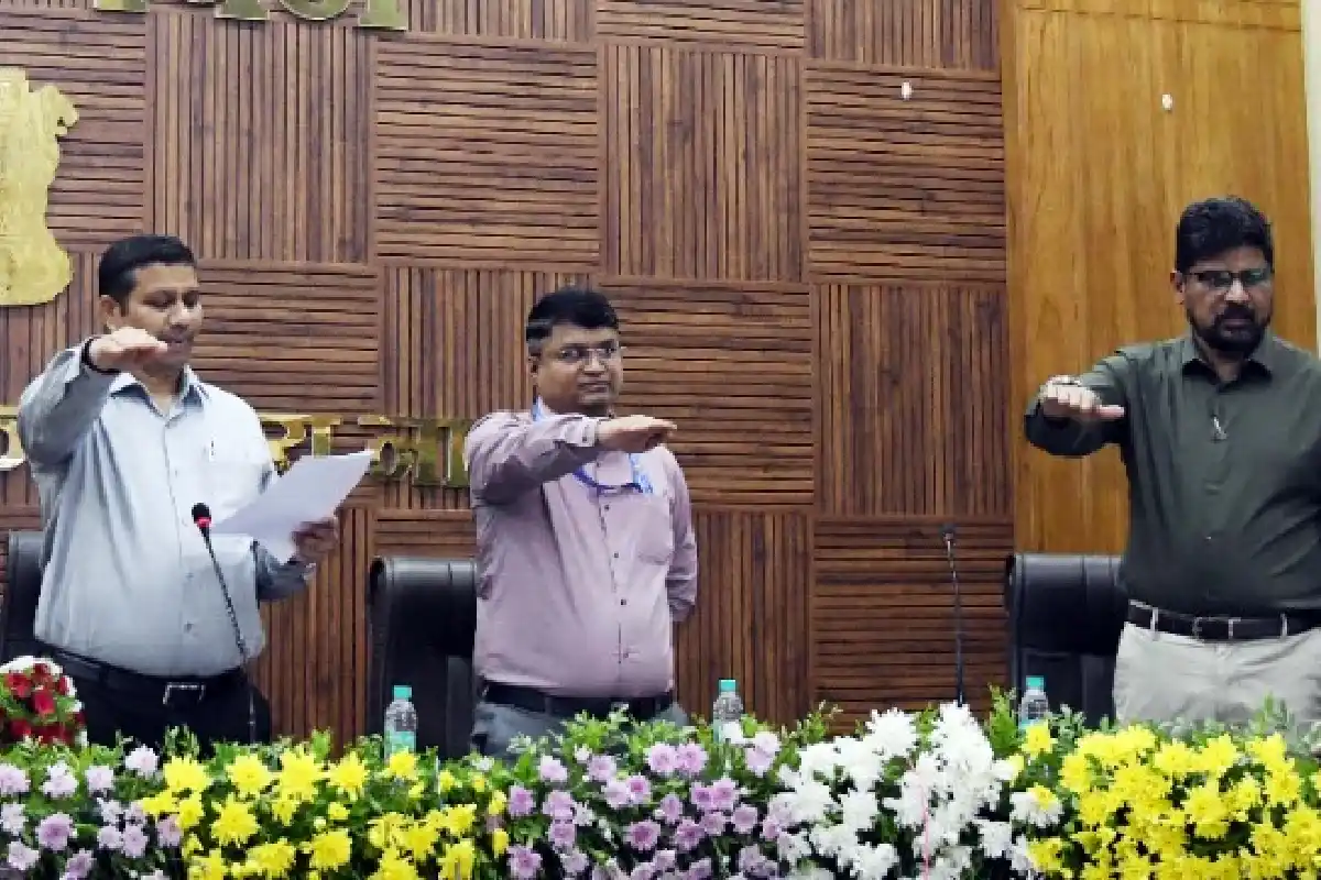 Nagpur Seva Adhikar Divas Collectorate: नागपुर जिलाधिकारी कार्यालय में अधिकारियों ने समय पर और पारदर्शी सेवाएं देने का संकल्प लिया