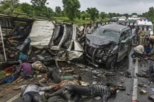 Dhar MP Accident: मध्य प्रदेश में भीषण सड़क हादसा, 12 की मौत