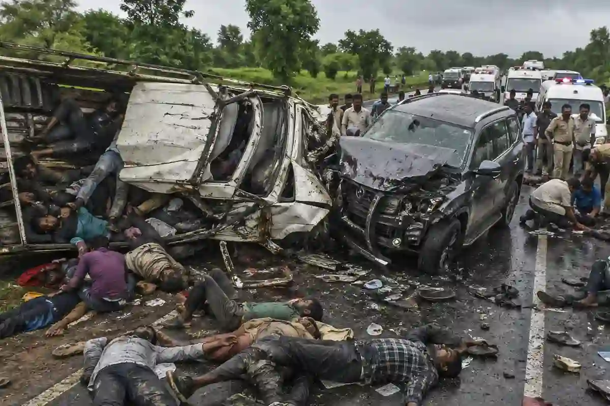 Dhar MP accident: मध्य प्रदेश में भीषण सड़क हादसा, 12 की मौत