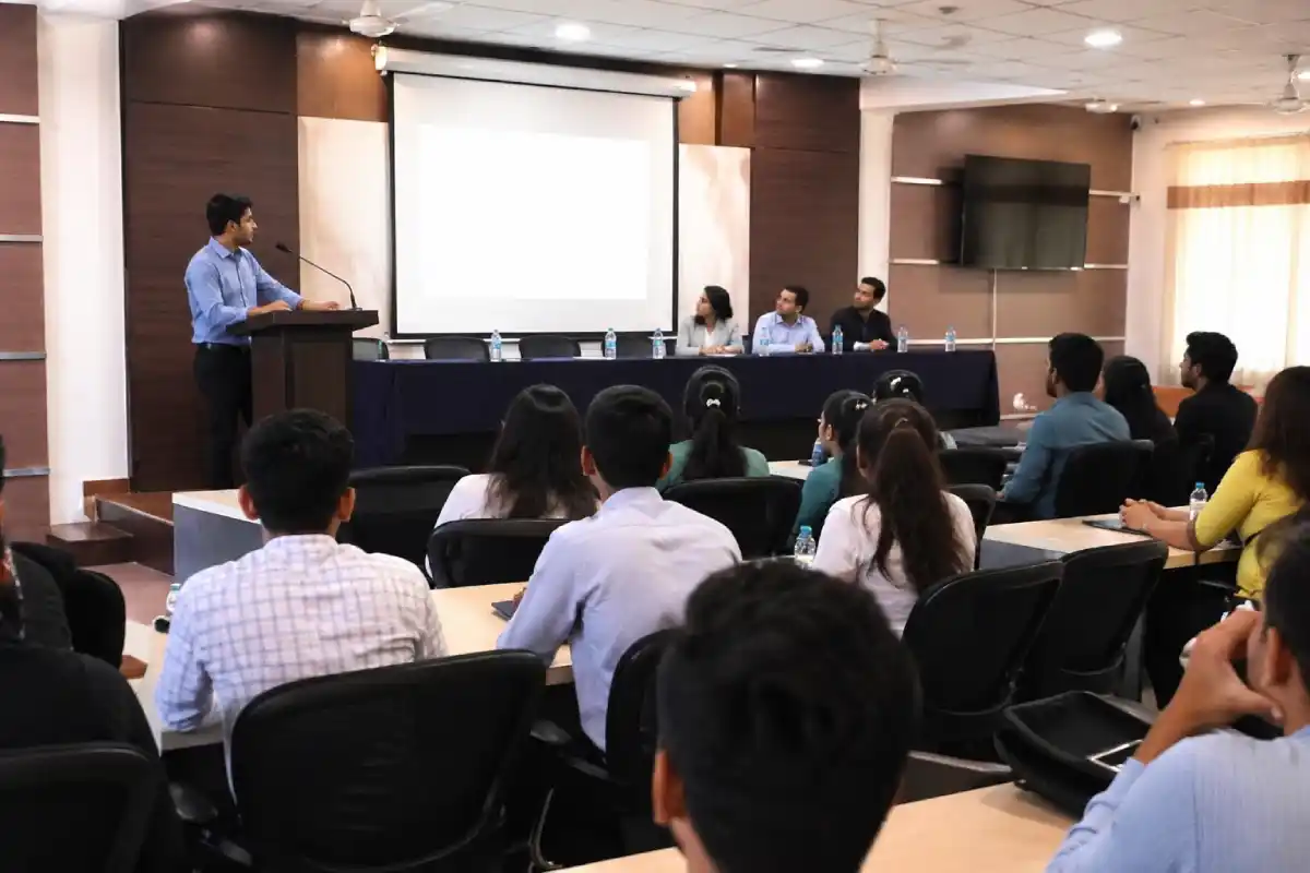 Nagpur University Apprenticeship Embedded Degree Program: नागपुर विश्वविद्यालय में ‘गांव वहीं उद्यमी’ पहल पर बड़ा कार्यक्रम आयोजित