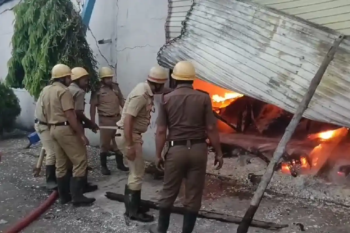 Howrah Ghusuri Hanuman Jute Mill fire: घुसुड़ी में भोररात लगी भीषण आग, राखी गोदाम पूरी तरह जलकर राख