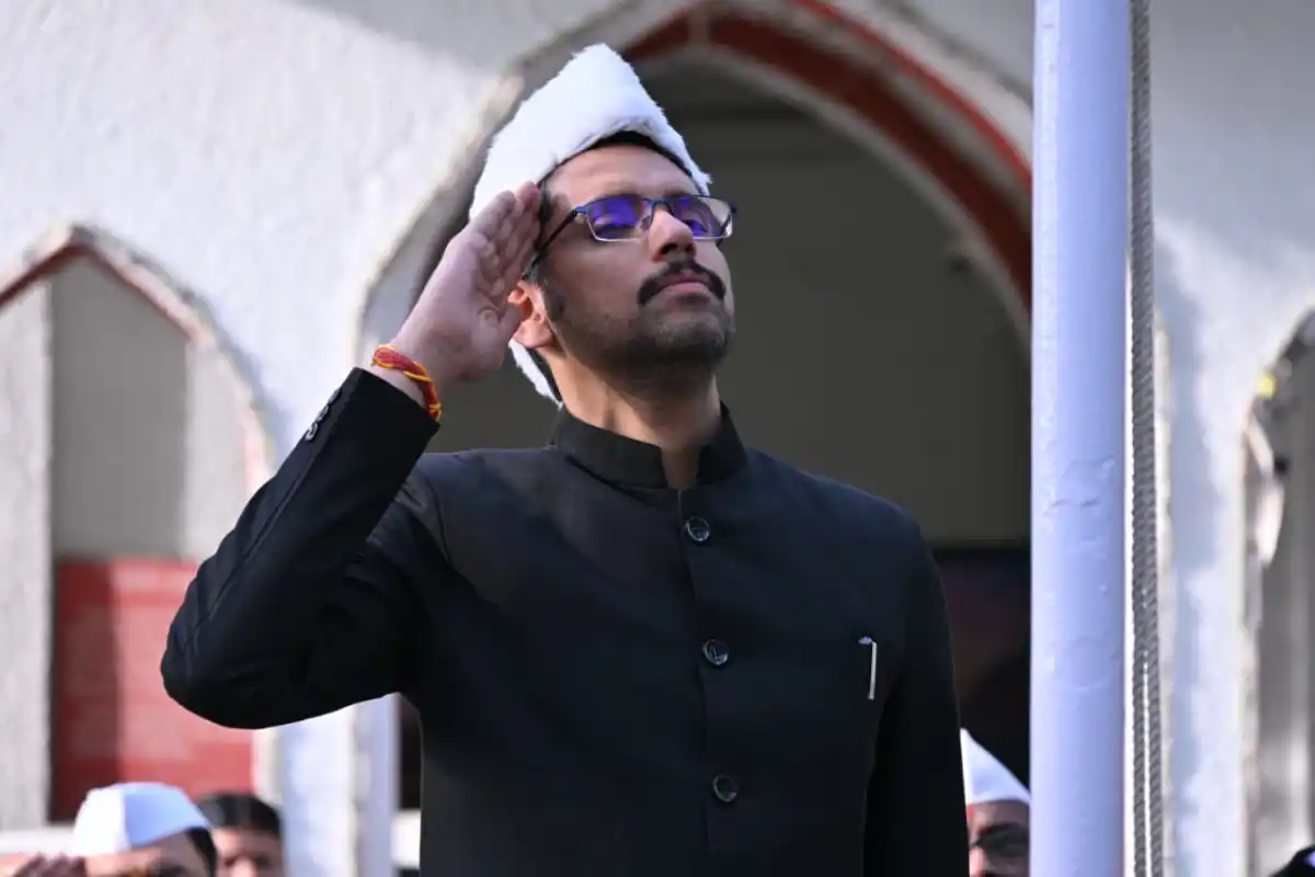 Maharashtra Diwas Nagpur Flag Hoisting: नागपुर जिलाधिकारी कार्यालय में ध्वजारोहण के साथ मनाया गया महाराष्ट्र दिवस