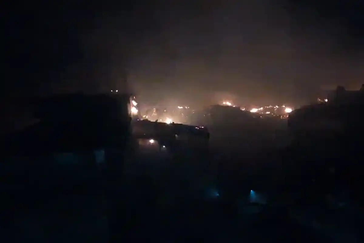 Dhamangaon village massive fire Nagpur rural: धामणगांव गांव में भीषण आग से कई घर राख, राहत कार्य जारी (Image Source: RB / Jassi)