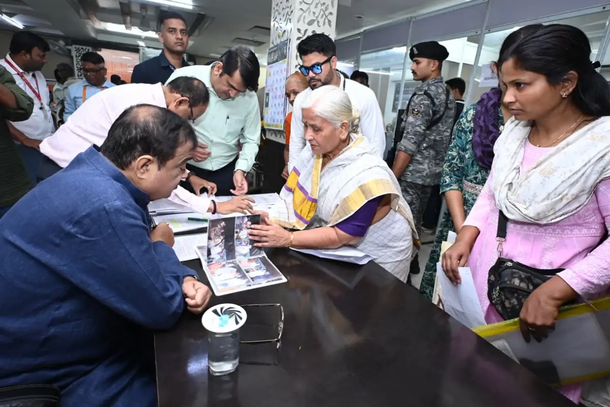 Nitin Gadkari Jan Sampark Nagpur on spot solution: नागपुर में नितिन गडकरी का जनसंपर्क