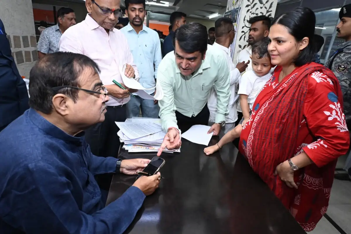 Nitin Gadkari Jan Sampark Nagpur on spot solution: नागपुर में नितिन गडकरी का जनसंपर्क