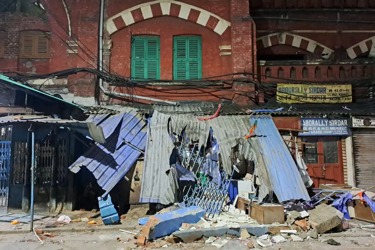 Trinamool Congress party office demolished New Market Kolkata: न्यूमार्केट में तृणमूल पार्टी दफ्तर में तोड़फोड़ और बुलडोजर चलाने का आरोप