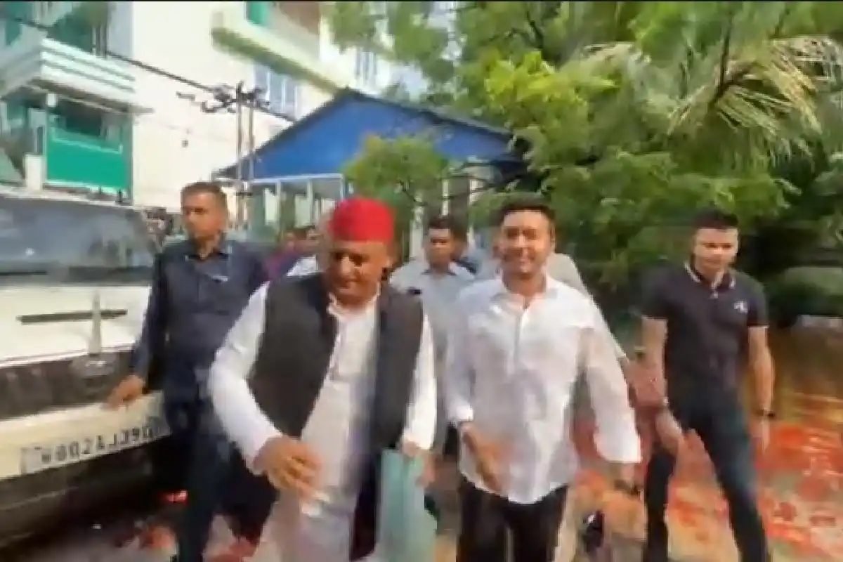 Akhilesh Yadav at Mamata Banerjee Residence Kolkata: कोलकाता में ममता बनर्जी और अखिलेश यादव की मुलाकात, विपक्षी राजनीति पर हुई चर्चा