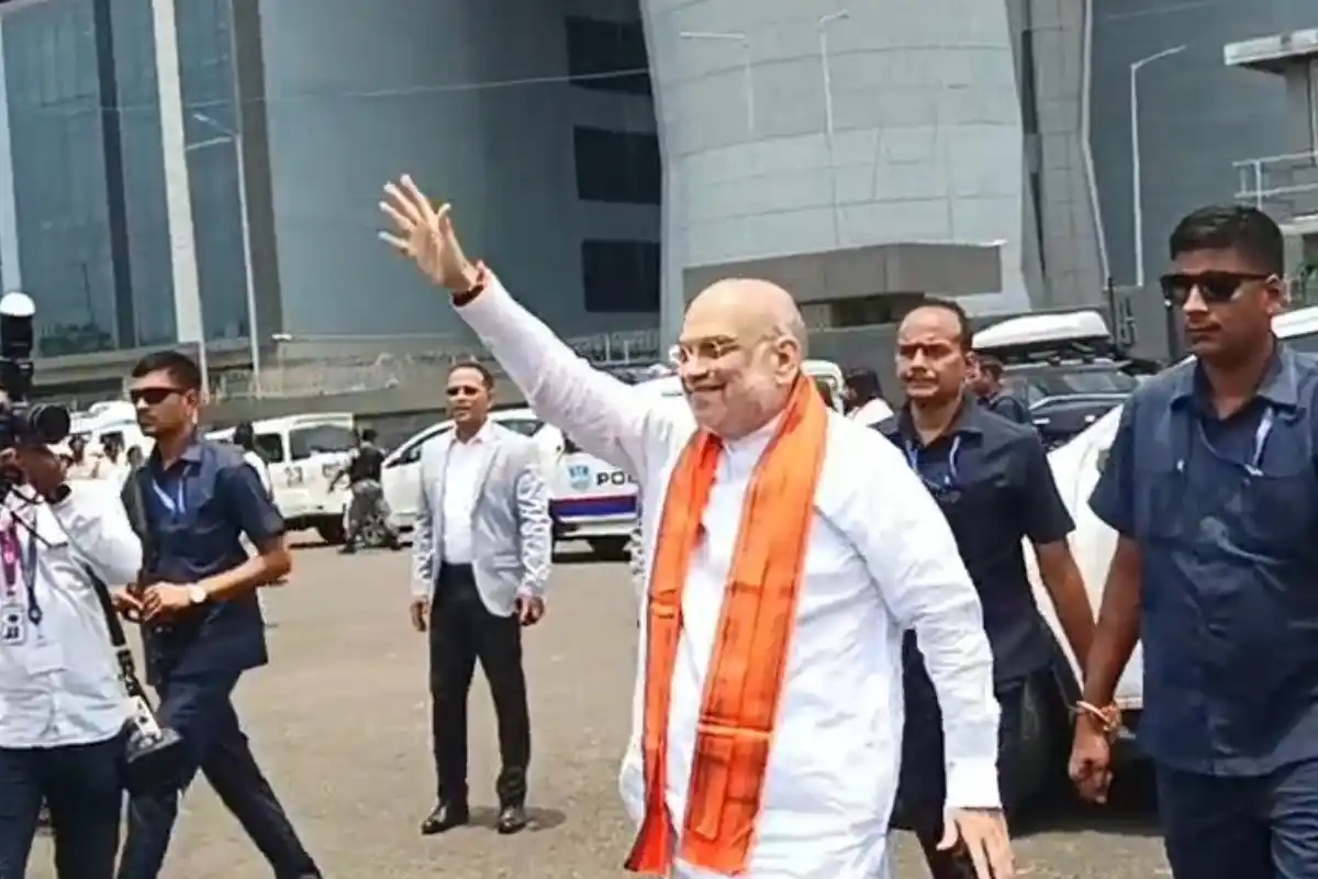 Amit Shah Kolkata airport visit Suvendu Adhikari welcome: केंद्रीय गृह मंत्री अमित शाह दिल्ली से कोलकाता पहुंचे, एयरपोर्ट पर शुभेंदु अधिकारी ने किया स्वागत