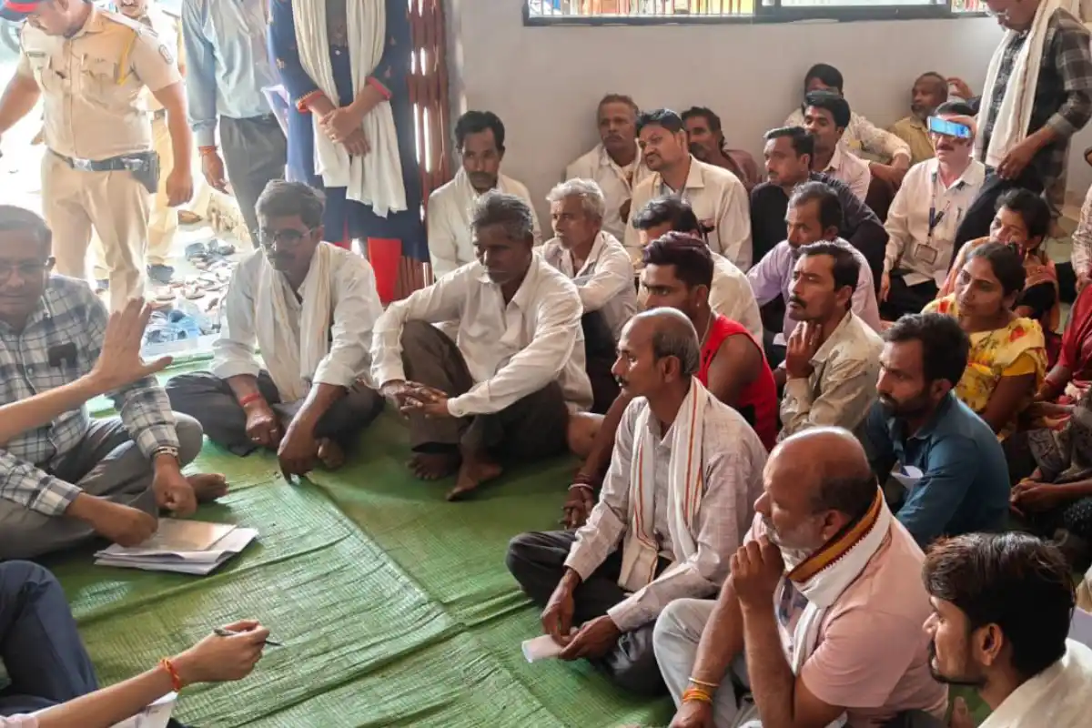 Dhamangaon village fire relief Nagpur: धामणगांव में आग के बाद प्रशासन ने तेज किया राहत काम