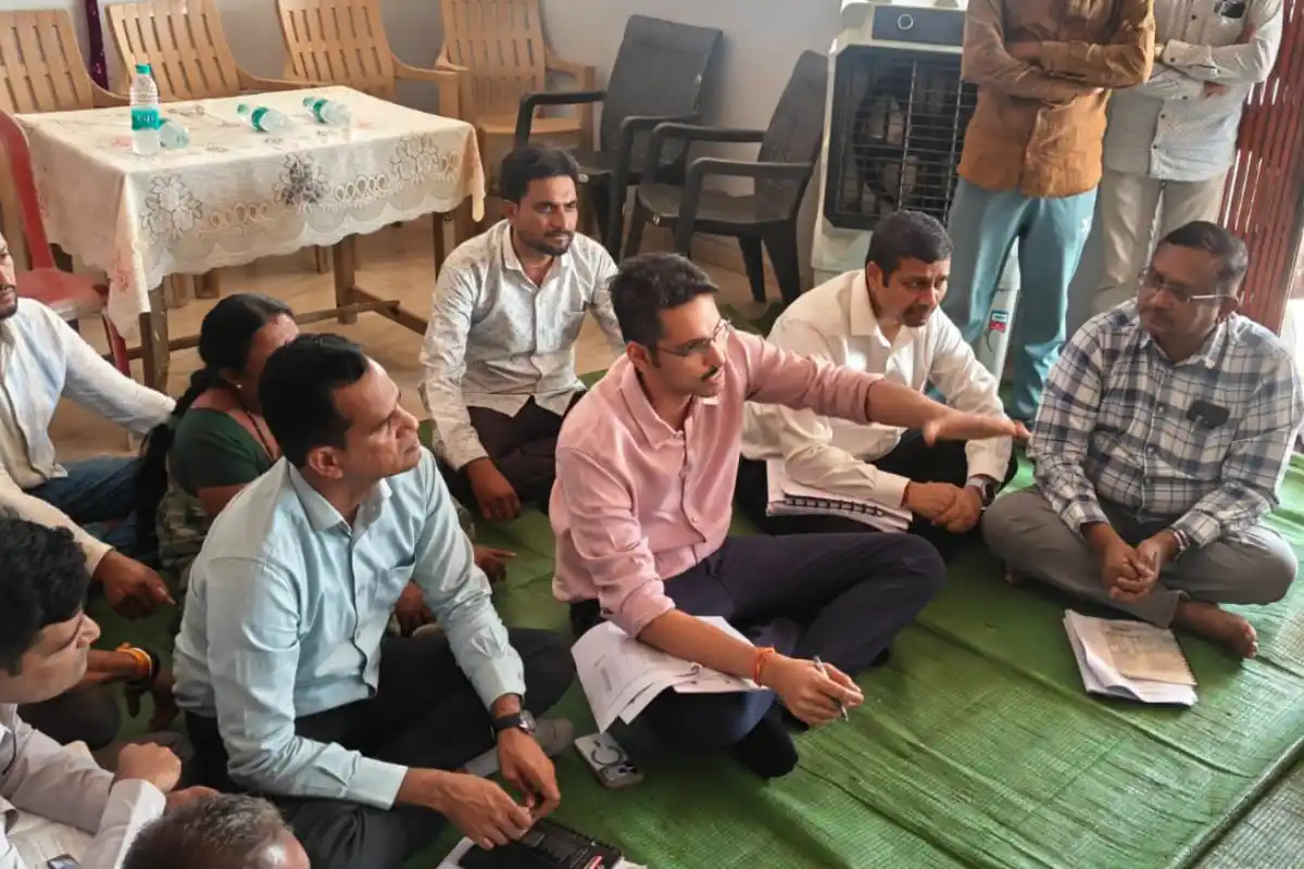 Dhamangaon village fire relief Nagpur: धामणगांव में आग के बाद प्रशासन ने तेज किया राहत काम