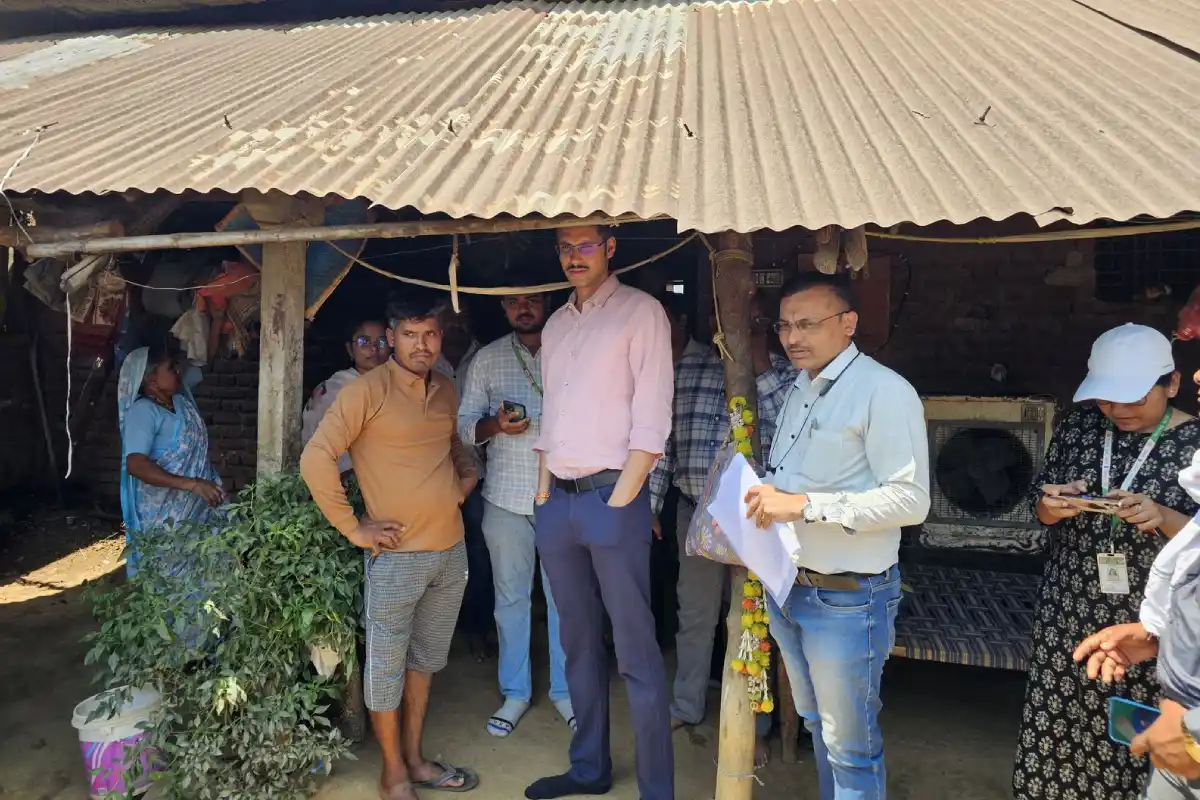 Dhamangaon village fire relief Nagpur: धामणगांव में आग के बाद प्रशासन ने तेज किया राहत काम