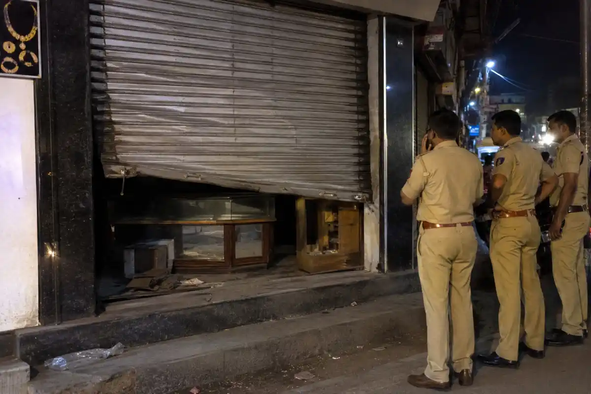 Nagpur MIDC monali jewelers steel theft arrest Crime Branch: एमआईडीसी क्षेत्र में मोनाली स्टील और मोनाली ज्वेलर्स में 42 लाख रुपये के सोने-चांदी के आभूषण चोरी मामले में क्राइम ब्रांच को बड़ी सफलता