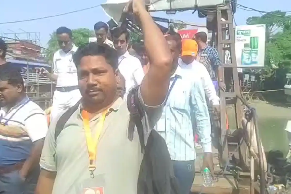 BJP workers Howrah Station Brigade rally: हावड़ा स्टेशन से हजारों भाजपा समर्थक शुभेंदु अधिकारी के शपथ समारोह के लिए रवाना