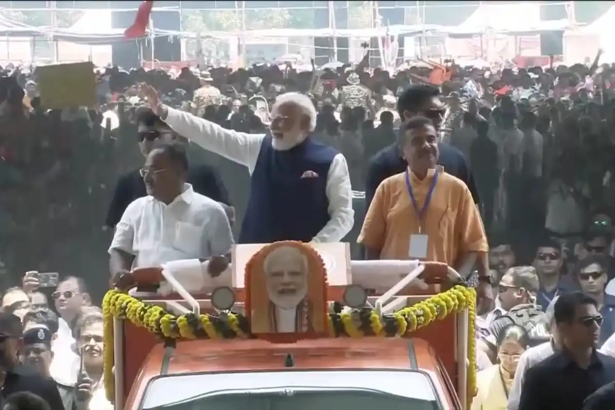 PM Modi Amit Shah Suvendu Adhikari Brigade Maidan Kolkata rally: ब्रिगेड मैदान में प्रधानमंत्री नरेंद्र मोदी, अमित शाह और सुवेंदु अधिकारी का बड़ा पहुंचना